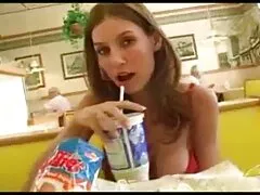 私は彼の口の中でメンバーとの友人を窓の外に見て、またセックスのために彼に尋ねました 無料 動画 スレンダー 美人