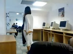 セクシーな女性が引き締まりお尻に向けた低俗な男性会員 スレンダー 美女 無料 動画