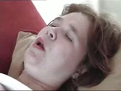 19歳のマッサージ師は、彼女に肛門マッサージを与えるためにクライアントに尋ねました スレンダー 拘束 動画