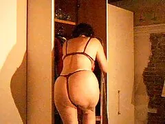 愛人ビーは彼女の妹から秘密のシャワーを取ります 細身 巨乳 熟女