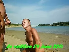 二人の恋人はプールにいて、優しさと愛情を持って楽しんでいます。 スレンダー 熟女 無料 動画