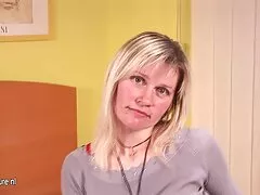 女性は寝室で彼女の友人と一緒にモーフィアスに降伏しながら、彼女の夫にだまされました アダルト 熟女 スレンダー